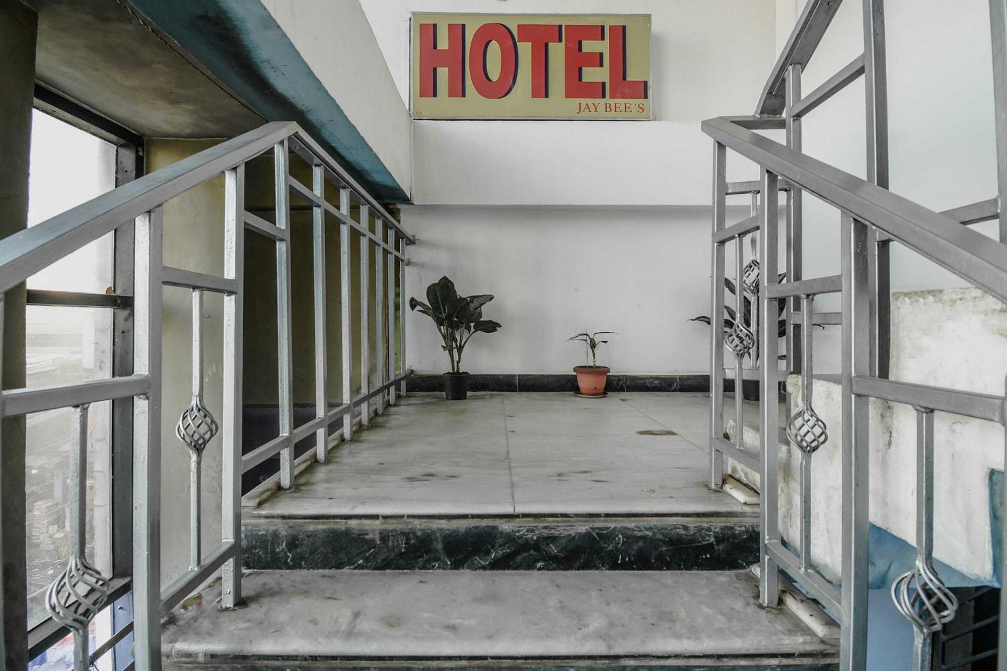 Oyo Flagship 71156 Hotel Jaybee'S ディブルガル エクステリア 写真
